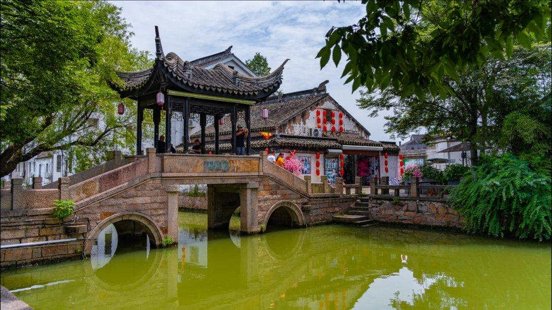 小蓝球向上跳
